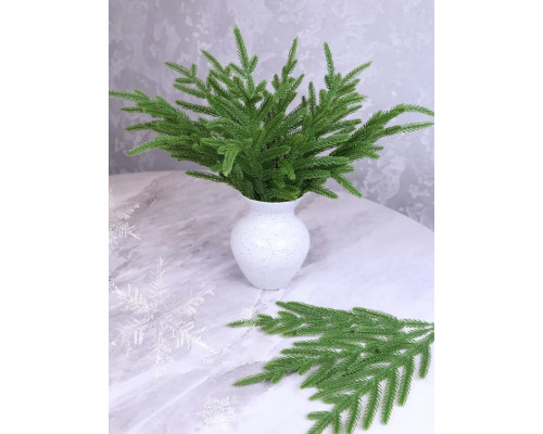 Еловые ветки и лапки для поделок, елочные игрушки