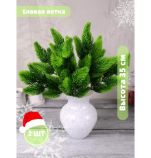 Еловые ветки новогодние
